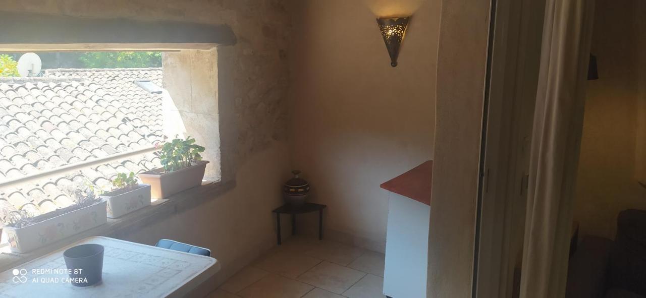 Les Studios De St Guilhem Saint-Guilhem-le-Desert Exterior photo