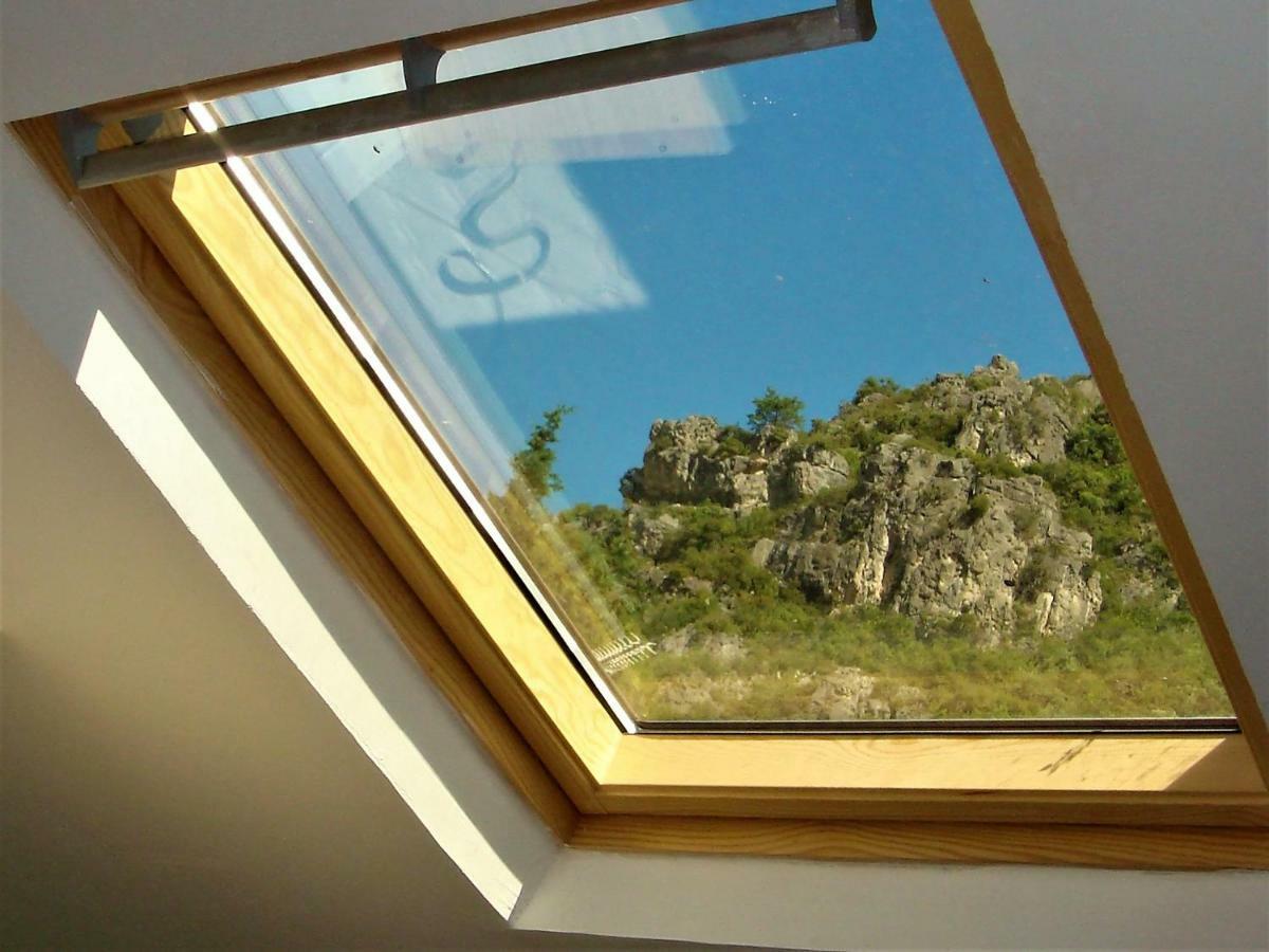 Les Studios De St Guilhem Saint-Guilhem-le-Desert Exterior photo