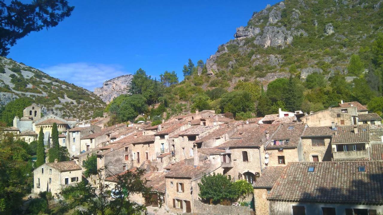 Les Studios De St Guilhem Saint-Guilhem-le-Desert Exterior photo